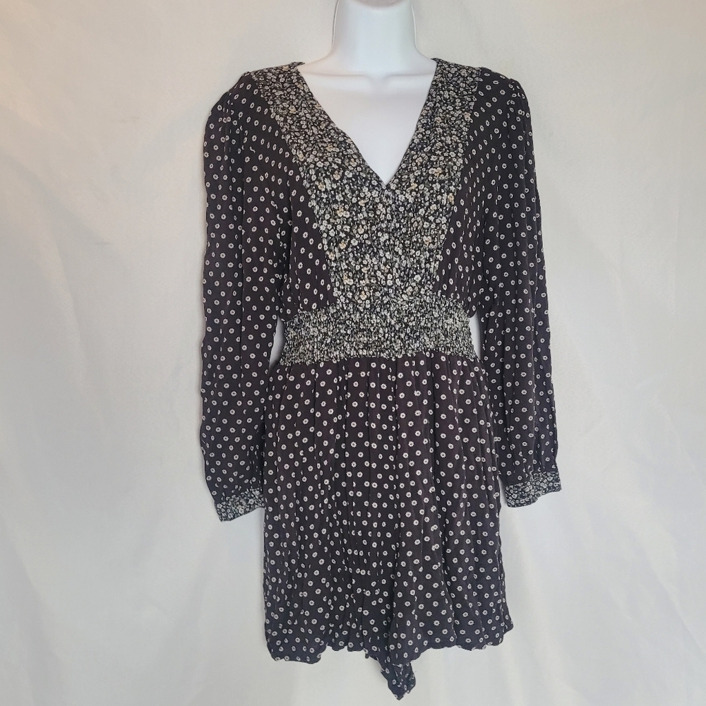 American Eagle Black Ditzy Floral Long Sleeve Romper Shorts Women's Size M